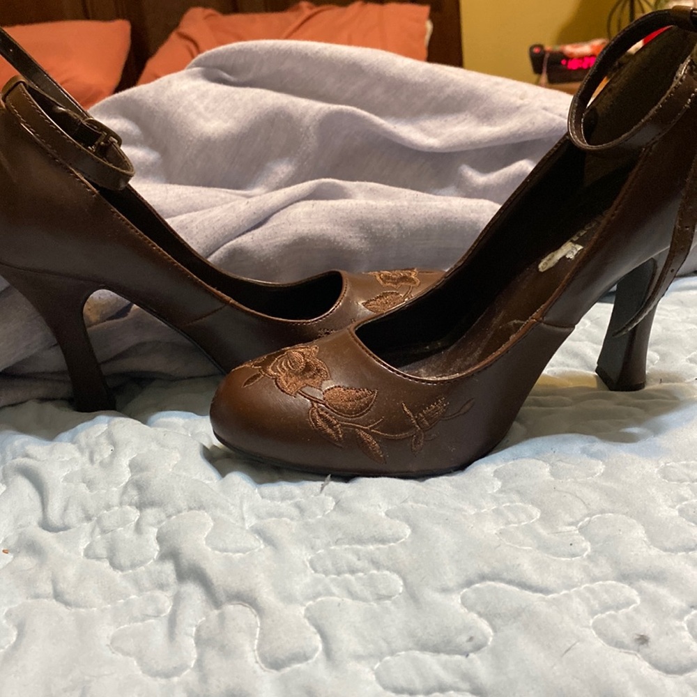 Dollhouse heels. Brown closed toe. Size 8